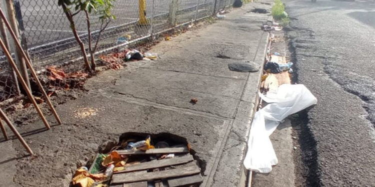 San Carlos enfrenta caos por drenaje colapsado y aguas contaminadas