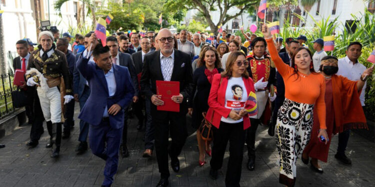 Venezuela castiga apoyo a sanciones con penas de hasta 60 años