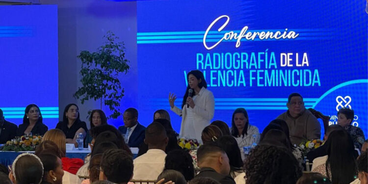 Yeni Berenice llama a las mujeres a denunciar la violencia de género