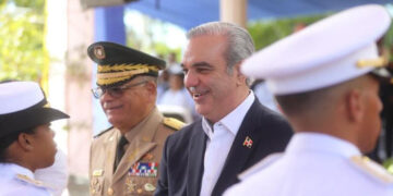 Abinader lidera graduación de 28 cadetes de la Fuerza Aérea en Ciencias Aeronáuticas