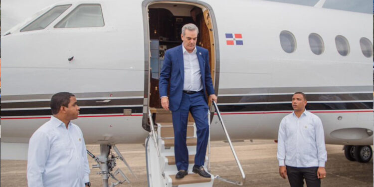 Luis Abinader regresa tras cinco días en Estados Unidos