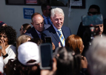 Bill Clinton hospitalizado en Washington por fiebre