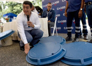 CAASD instala 40 tapas plásticas para filtrantes en la capital
