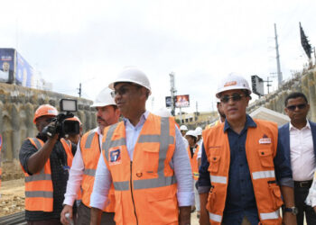 Deligne Ascención supervisa avances en proyectos viales del Gran Santo Domingo
