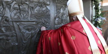 El Papa Francisco Abre Puerta Santa en Cárcel de Roma Durante el Jubileo