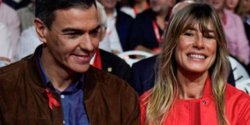 Esposa de Pedro Sánchez niega irregularidades ante la justicia