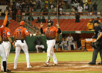Grand Slam de Francisco Peña Da Victoria a Toros del Este Sobre Águilas Cibaeñas