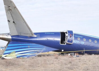 Investigan accidente aéreo en Kazajistán con 38 muertos