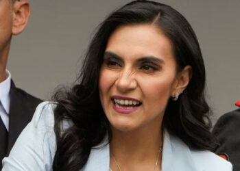 Justicia anula suspensión de cinco meses a vicepresidenta Verónica Abad