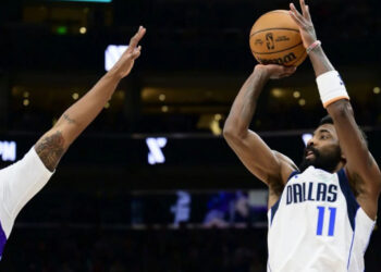 Kyrie Irving lidera victoria de Dallas sobre Utah con 30 puntos