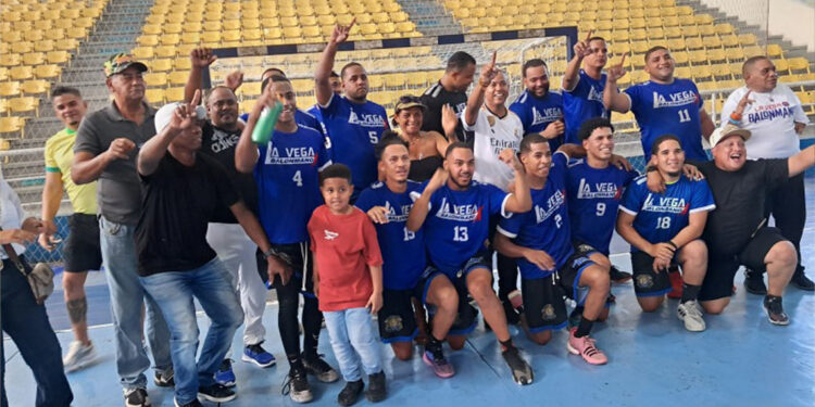 La Vega conquista título nacional de balonmano superior