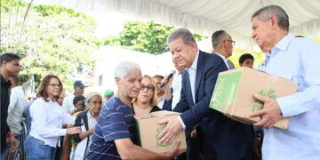 Leonel defiende cajas navideñas como método efectivo