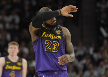 Mala Racha de LeBron James Impacta a los Lakers en la Ofensiva