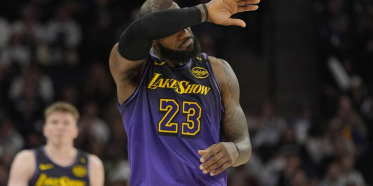 Mala Racha de LeBron James Impacta a los Lakers en la Ofensiva