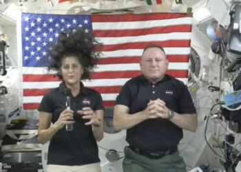 NASA retrasa regreso de astronautas hasta 2025