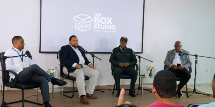 Realizan panel sobre impacto del alcohol y velocidad en accidentes