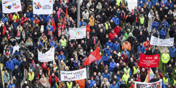 Trabajadores de Volkswagen en Alemania inician paros por recortes salariales
