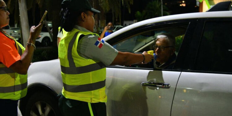¡Cuidado! Multas de hasta RD$100,000 por conducir bajo efectos del alcohol