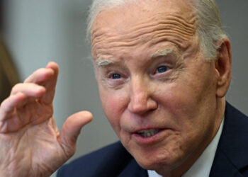 Biden promete cubrir gastos de incendios en California por 180 días