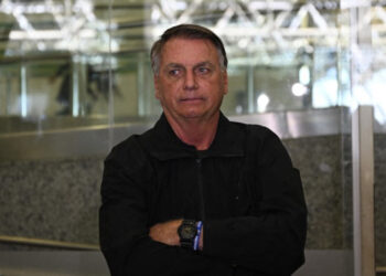 Bolsonaro denuncia persecución tras negarle permiso para asistir a toma de posesión de Trump