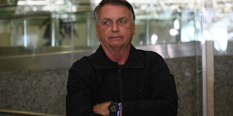 Bolsonaro denuncia persecución tras negarle permiso para asistir a toma de posesión de Trump