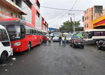 Choferes discrepan con Antonio Marte sobre aumento en pasajes