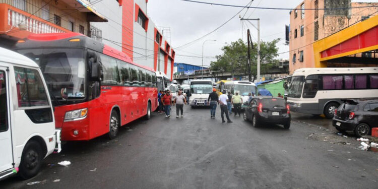 Choferes discrepan con Antonio Marte sobre aumento en pasajes