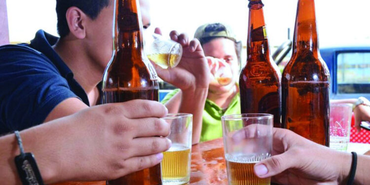 Clúster de Alcohol respalda regular horario de venta de alcohol