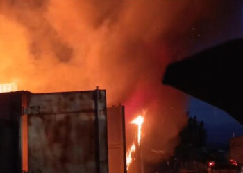 Controlan incendio en almacenes de El Carrizal, Elías Piña