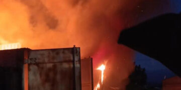 Controlan incendio en almacenes de El Carrizal, Elías Piña