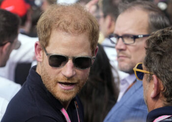 Harry y Watson celebran victoria contra tabloides de Murdoch