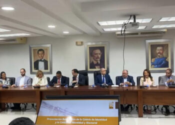 JCE socializa con el PLD propuesta para nueva cédula digital