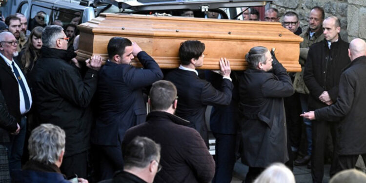 Jean-Marie Le Pen Es Enterrado Bajo Estricta Seguridad en Bretaña