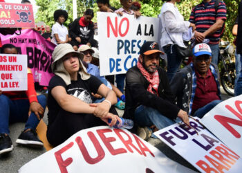 Marcha en Cotuí contra la Barrick Gold reúne a decenas de campesinos