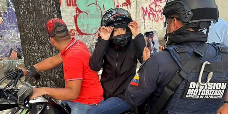 Marchas respaldan a opositores venezolanos y rechazan a Maduro