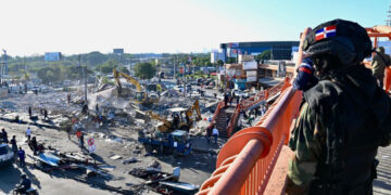 Más de 100 negocios desalojados en el kilómetro 9 de la Autopista Duarte