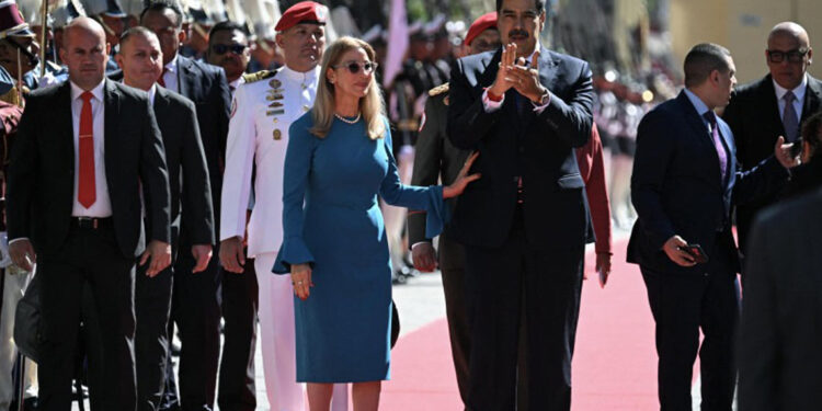 Nicolás Maduro asume presidencia en medio de disputas electorales