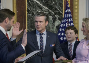 Pete Hegseth asume como secretario de Defensa tras votación divisiva en el Senado