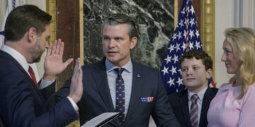 Pete Hegseth asume como secretario de Defensa tras votación divisiva en el Senado