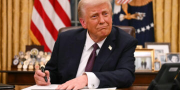 Trump propone aranceles del 10 % a China por flujo de fentanilo