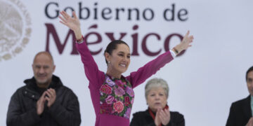 Claudia Sheinbaum: "Estados Unidos no sería lo que es sin los migrantes mexicanos"