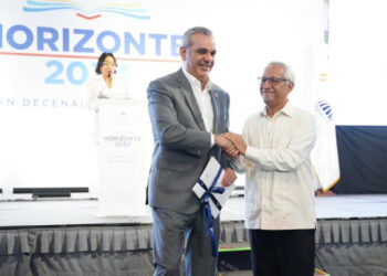 Ángel Hernández destaca avances en su gestión en Educación