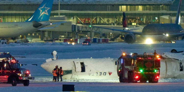 Aumentan a 18 los heridos en accidente de avión en Toronto