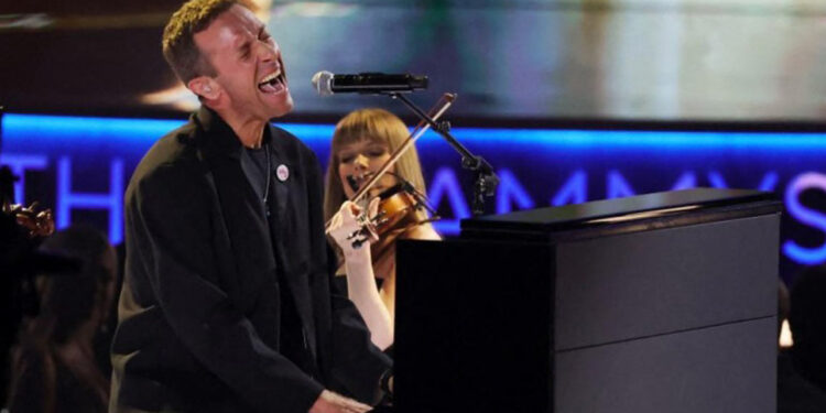 Coldplay estrena el videoclip de Man in the Moon grabado en Singapur