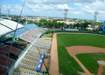 Continúa controversia por uso de suelo en estadio Quisqueya