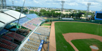 Continúa controversia por uso de suelo en estadio Quisqueya