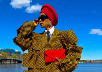 Diseñadora nigeriana Tessy Oliseh-Amaize revoluciona la moda con su estilo "cuatridimensional"
