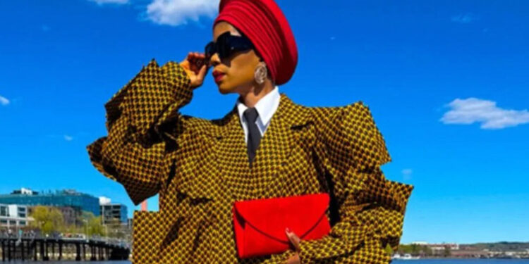 Diseñadora nigeriana Tessy Oliseh-Amaize revoluciona la moda con su estilo "cuatridimensional"