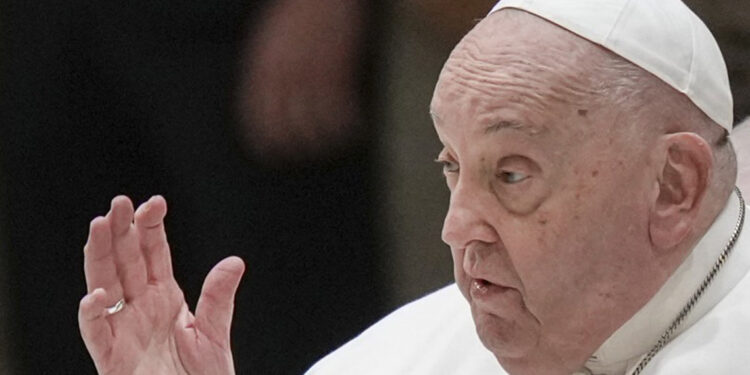 El papa Francisco no lee catequesis por fuerte resfriado