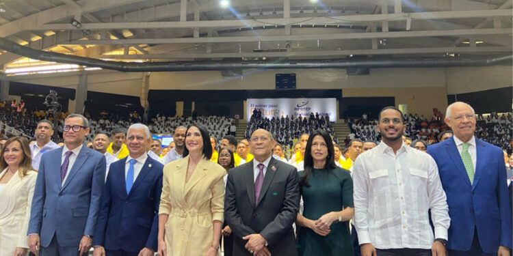 Graduadas del Infotep vencen discapacidad visual y logran su sueño